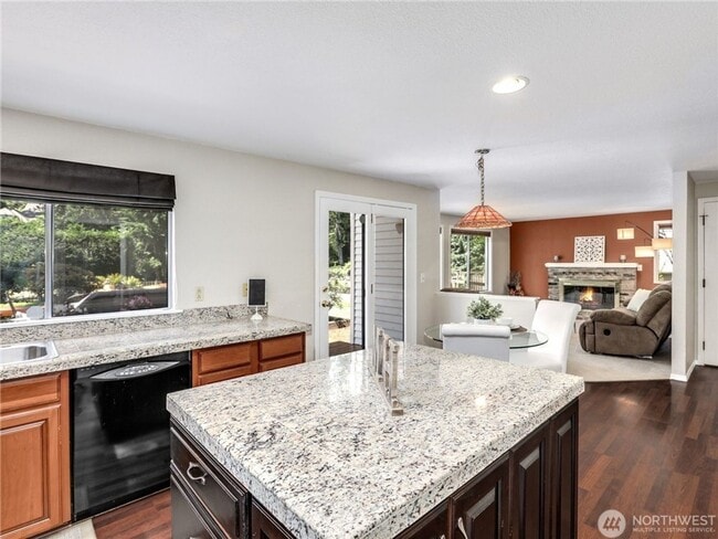 Building Photo - 3bd/2.5ba Woodinville House