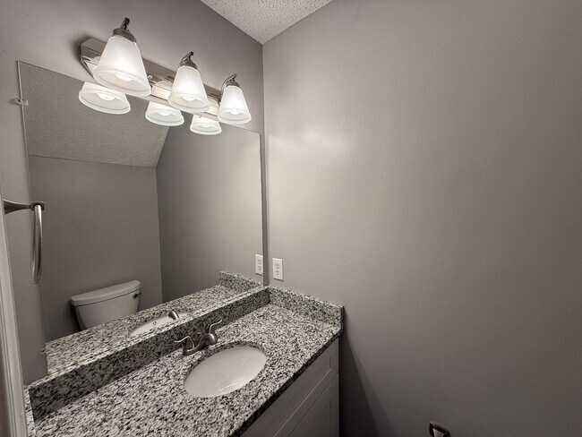 Building Photo - 906 Seabreeze Ct