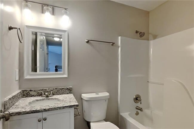 Building Photo - 1210 Hannah Ct SE