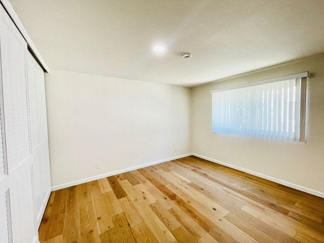 Building Photo - Beautifully Updated 3 Bed 2 Bath Condo W/ ...
