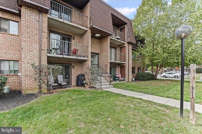 Building Photo - 510 Valley Dr