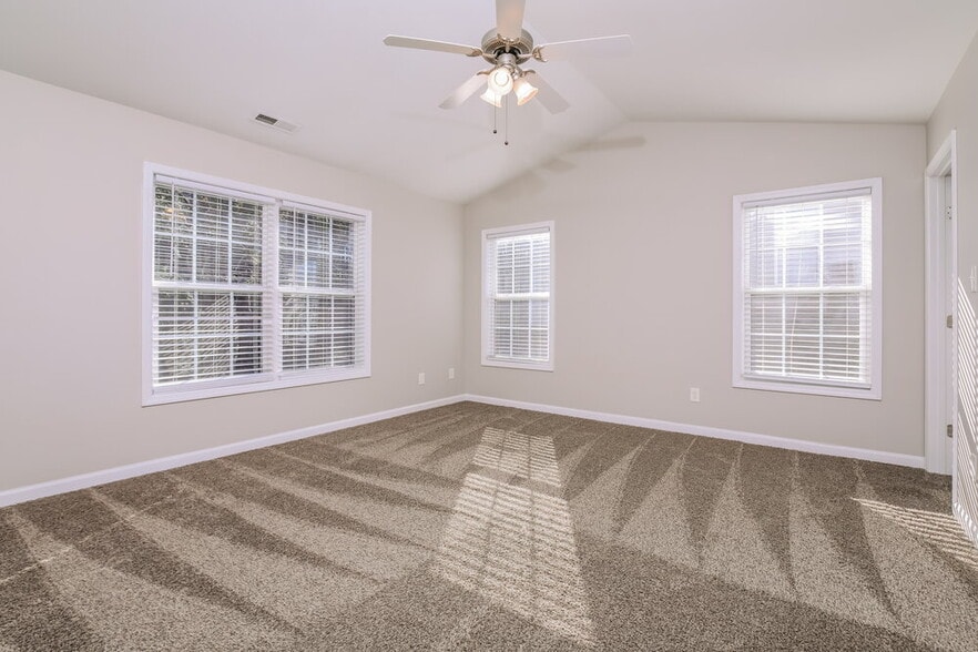 Building Photo - 4049 Laurel Glen Dr