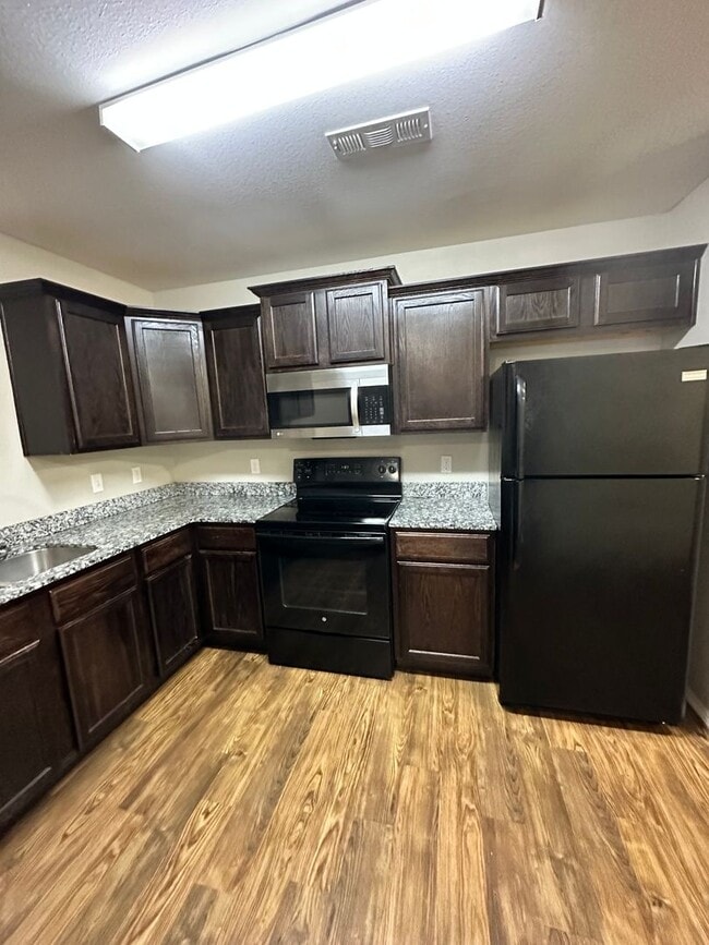 Building Photo - 3 Bedroom 2 Bathroom For Rent in Bentonville!