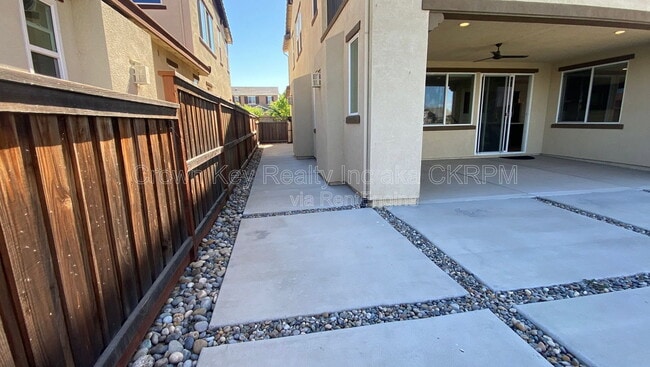 Building Photo - 17823 Taft Dr