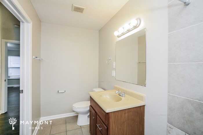 Building Photo - 1226 E 3rd St