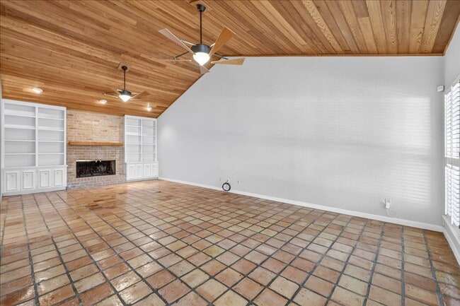 Building Photo - 5305 Greenbriar Dr