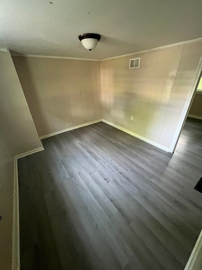 Building Photo - Cozy Cottage
