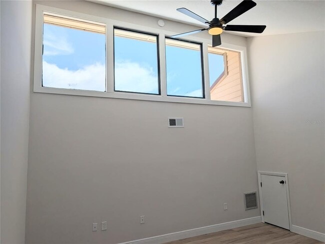 Building Photo - 3850 Mariners Walk