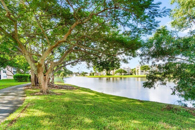 Building Photo - 14623 Bonaire Blvd