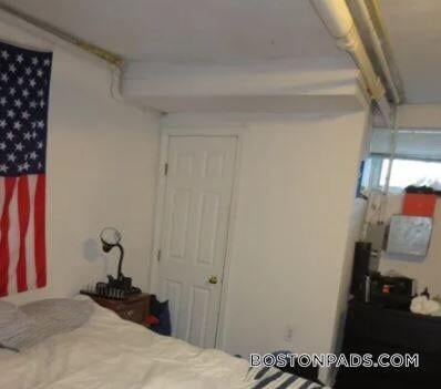 Building Photo - 216 Hemenway St