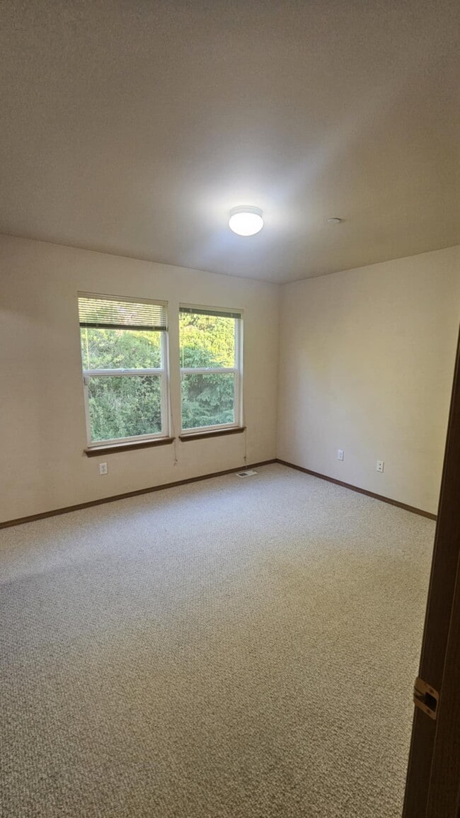 Building Photo - 1562 Packwood Ave