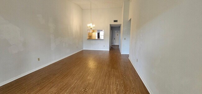 Building Photo - 7879 Willow Spring Dr