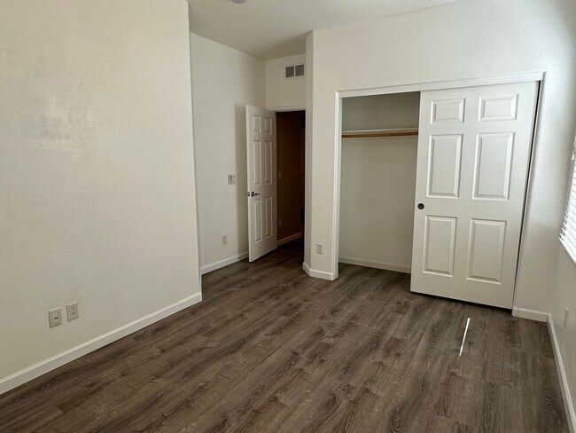 Building Photo - 4560 E Murrieta Rd