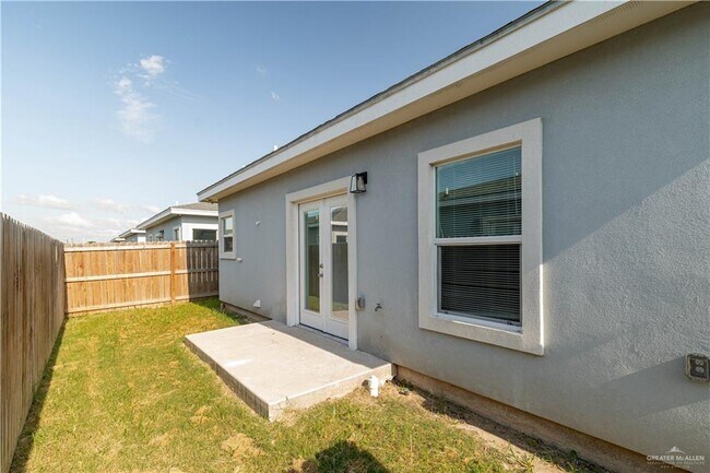 Building Photo - 309 W St Helena Ave
