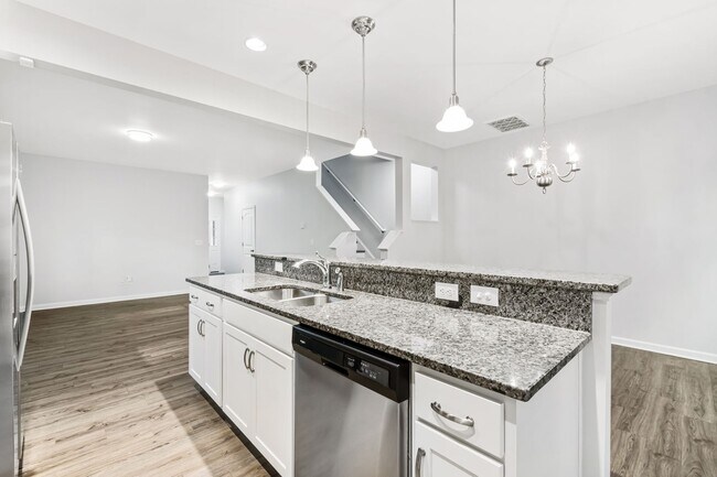 Building Photo - Brightleaf at the Park Townhome!
