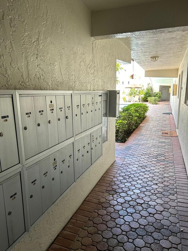 Building Photo - 1220 NE 3rd St