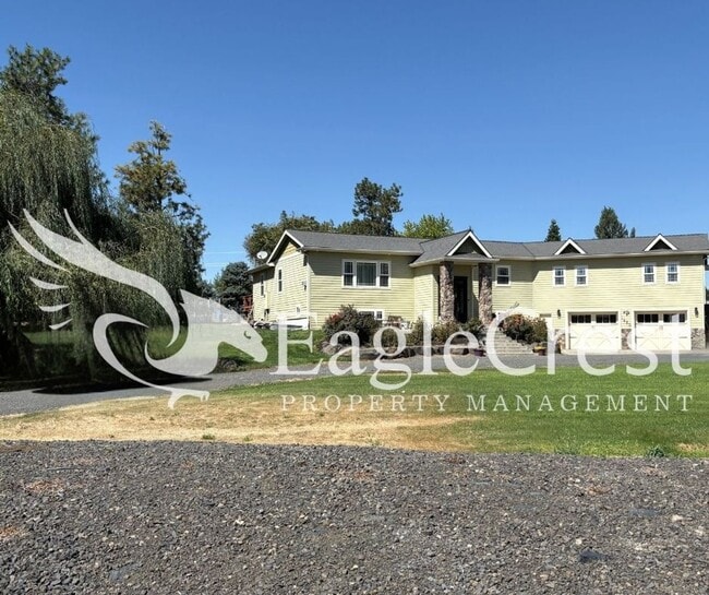 Building Photo - Beautiful Five Bedroom Home with Acreage