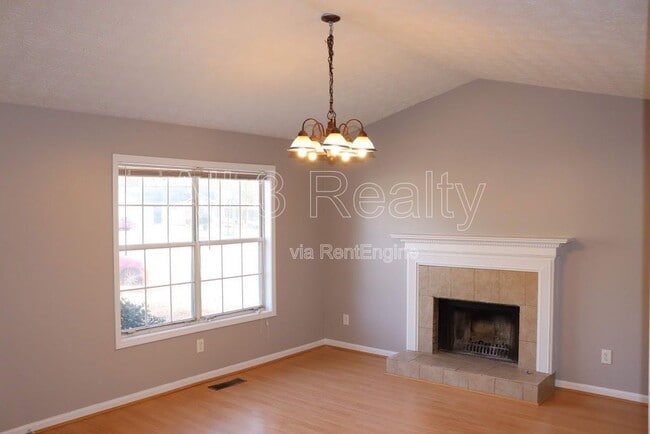 Building Photo - 508 Jarrett Ct