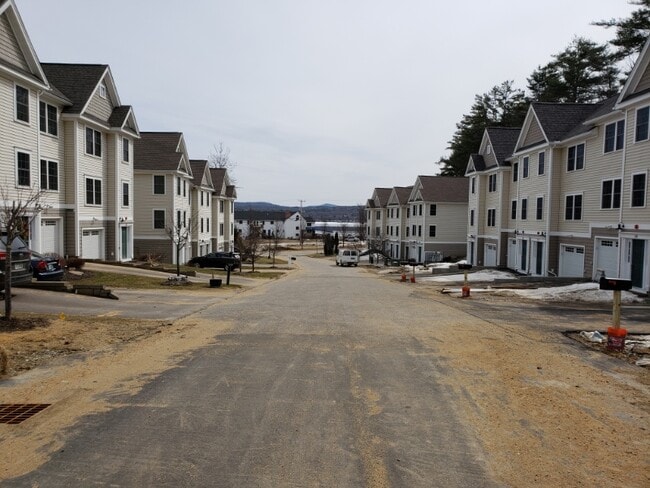 Building Photo - 10 Cardigan Ct