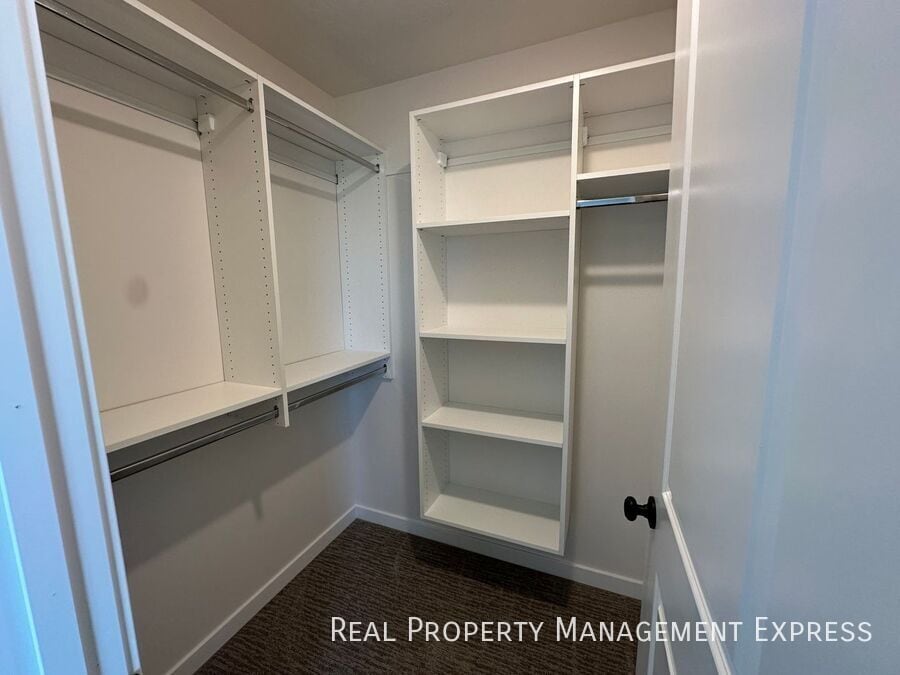 Building Photo - Cozy 2 Bedroom 1.5 Bathroom Townhome