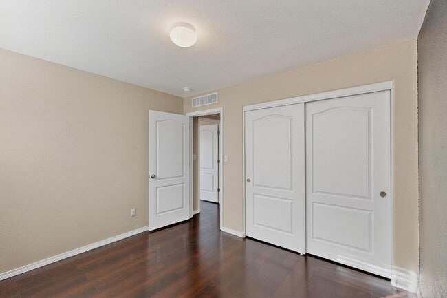 Building Photo - Executive 2 story Town house 4 Bedroom 3 b...