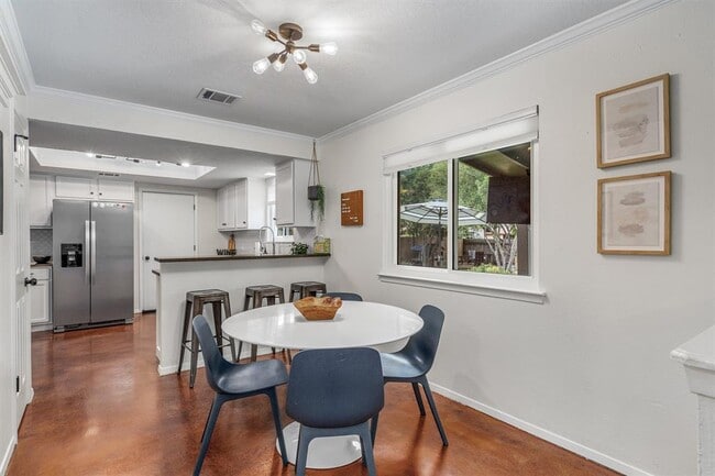 Building Photo - 1602 Rock Creek Dr