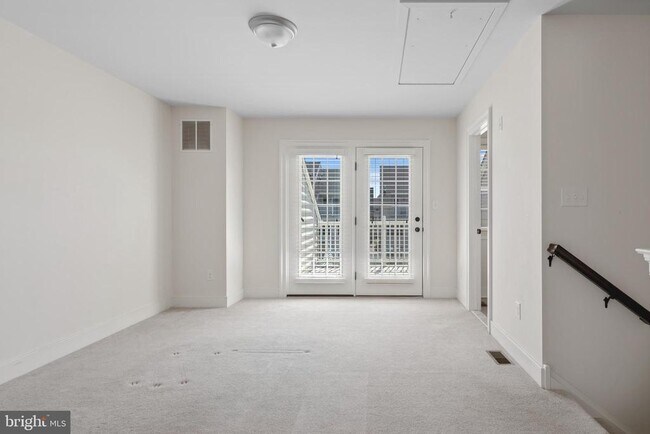 Building Photo - 626 D St