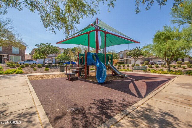Building Photo - 2343 E Sunland Ave