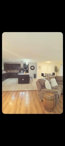 Building Photo - 4560 Shore Dr