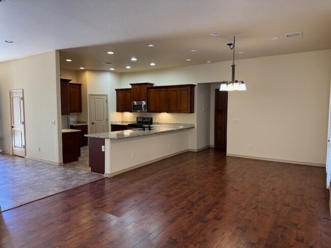 Building Photo - Gorgeous 3-bedrooms, 2-baths home located in Willow Hills! "In Prescott"