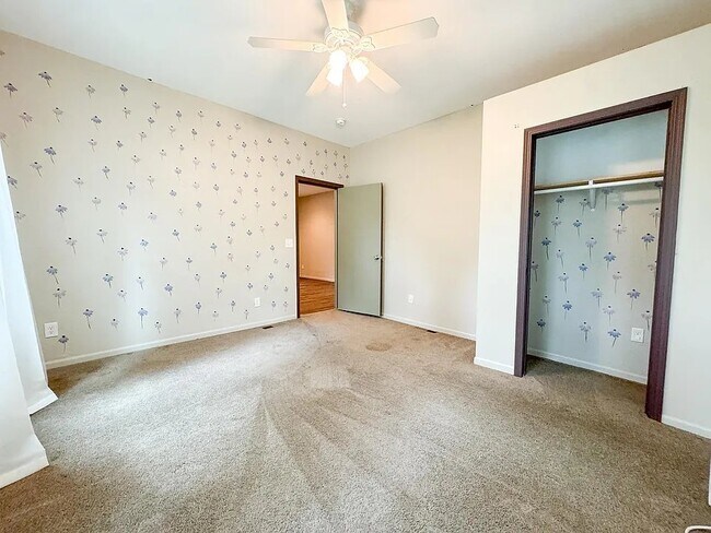 Building Photo - 518 W Maple Ave