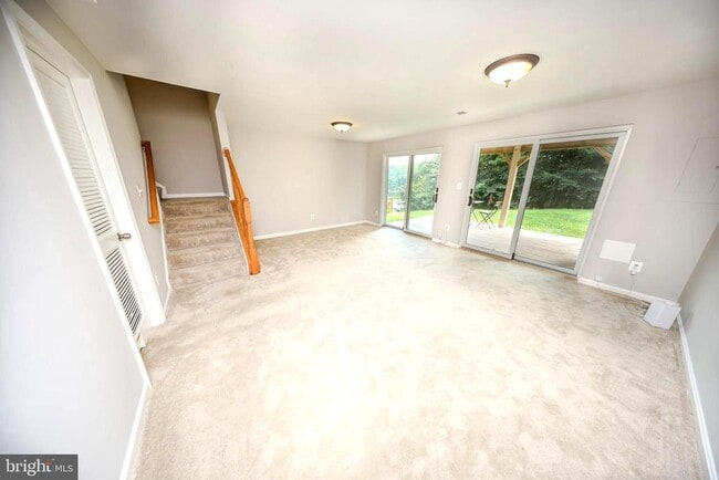 Building Photo - 11585 Nellings Pl