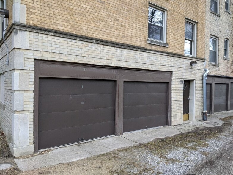 Building Photo - 908 Reba Pl