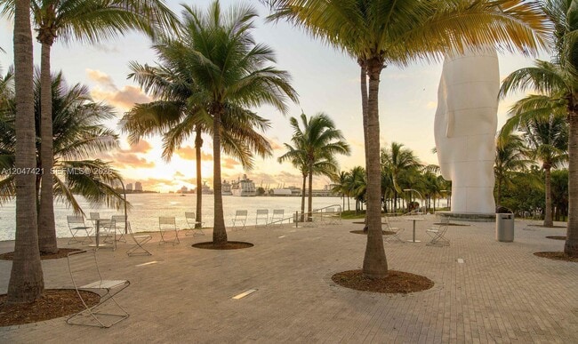 Building Photo - 900 Biscayne Blvd