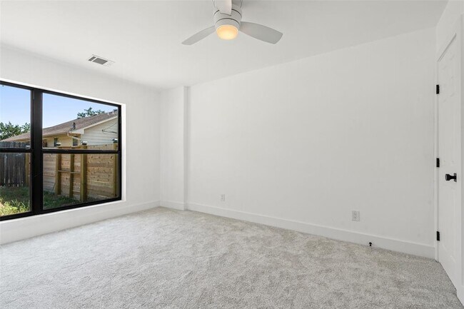 Building Photo - 1204 Pike Rd