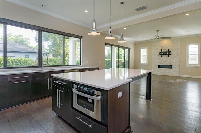 Building Photo - Modern Style Winter Park Home