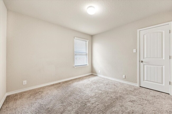 Building Photo - Large, 4 bedroom single story in a beautiful community full of amenities for you to enjoy!
