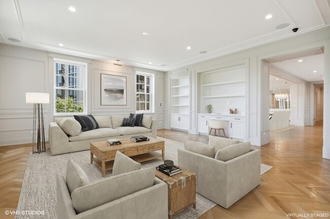 Building Photo - 2700 N Lakeview Ave