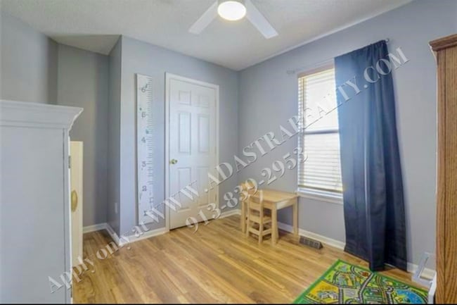 Building Photo - Beautiful California Split in Spring Hill ...