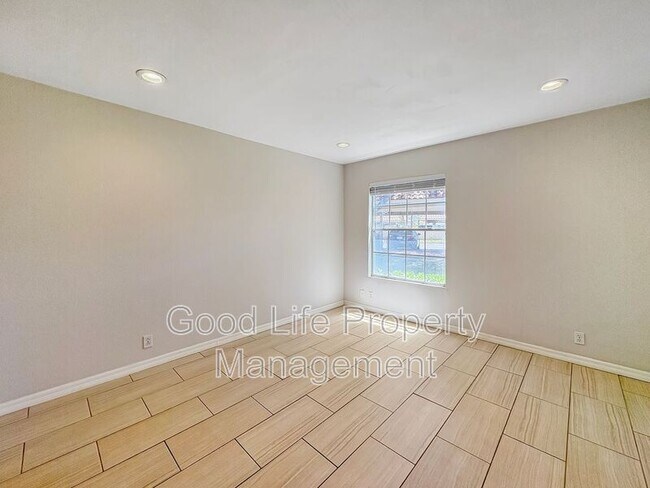Building Photo - 10686 Aderman Ave
