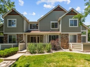 Building Photo - Beautiful 2 Bed 2.5 Bath Townhouse in SE F...