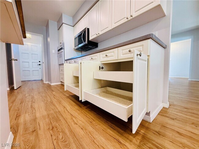 Building Photo - 1208 Buehler Dr