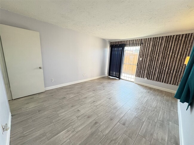 Building Photo - 10555 Turtlewood Ct