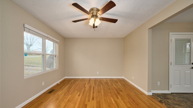 Building Photo - Coming Soon: 3BR, 1 1/2BA house