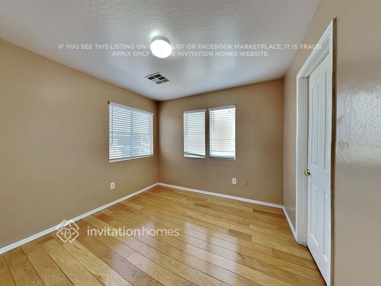 Building Photo - 1323 S 121st Ln