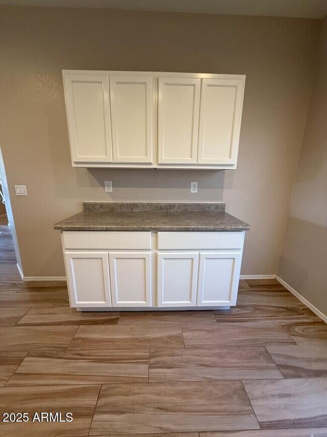Building Photo - 6511 W Range Mule Dr