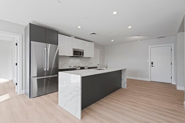 Building Photo - 25 2nd St