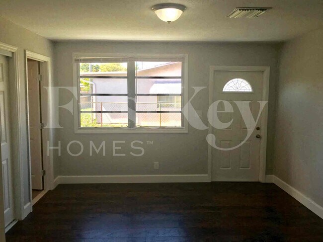 Building Photo - 1640 NE 32nd Pl