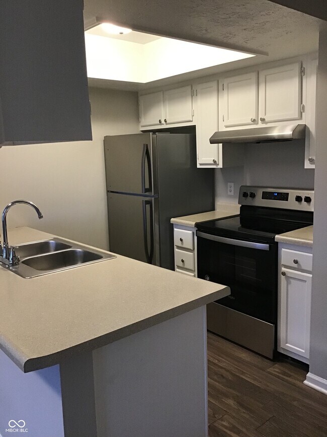 Building Photo - 6062 S Bay Dr