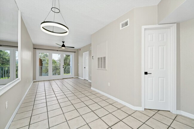 Building Photo - 2954 Sadina St